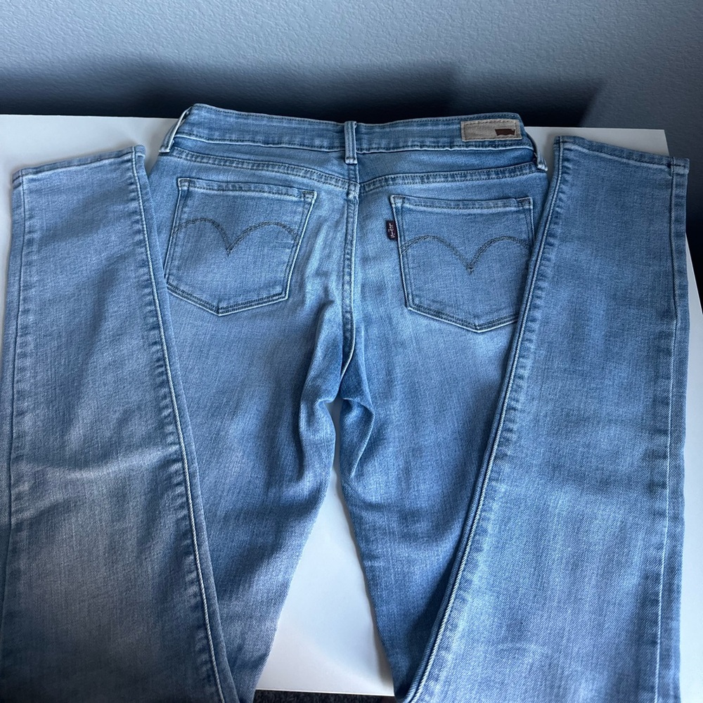 Slight Curve —Mid Rise Skinny Levi’s